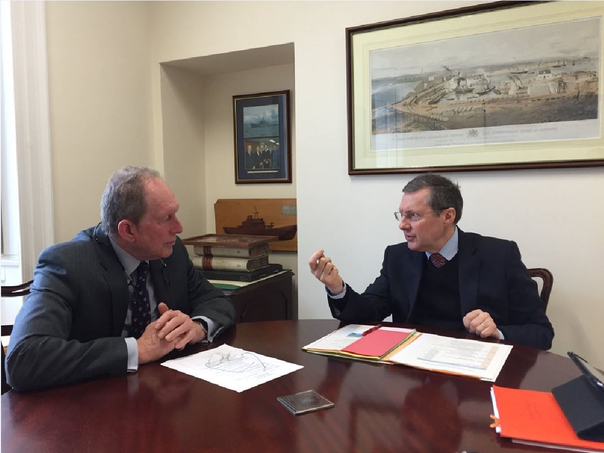 Première visite de Philippe Bas à Aurigny